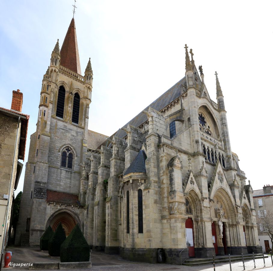 Église Notre-Dame d'Aigueperse, photo Herve_R, flickr,2