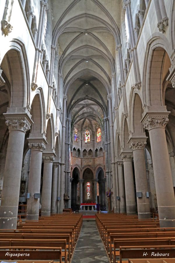 Église Notre-Dame d'Aigueperse, photo Herve_R, flickr