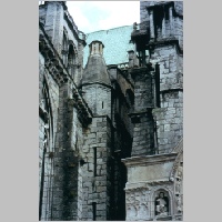 Chartres, 57, Chor und rechts N-Querhaus von NW, Foto Heinz Theuerkauf.jpg