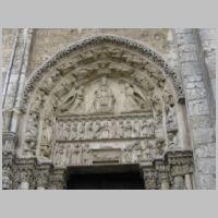 Chartres, photo Urban, right, Wikipedia.jpg