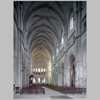 Cathédrale Saint-Mammès de Langres, photo Andrew J. Tallon, mcid.mcah.columbia.edu, looking southeast.png
