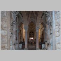 Cathédrale Saint-Mammès de Langres, photo mcid.mcah.columbia.edu, chevet arcade looking into chevet from ambulatory aisle.png