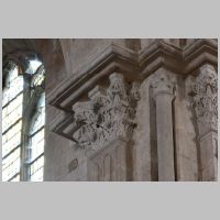 Cathédrale Saint-Mammès de Langres, photo mcid.mcah.columbia.edu, chevet, southeast crossing pier, transverse arch, shaft capitals.png