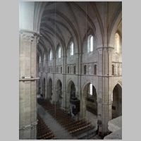 Cathédrale Saint-Mammès de Langres, photo mcid.mcah.columbia.edu, looking northwest into nave.png