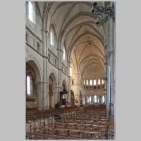 Cathédrale Saint-Mammès de Langres, photo mcid.mcah.columbia.edu, north nave elevation looking east.png