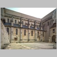 Cathédrale Saint-Mammès de Langres, photo mcid.mcah.columbia.edu, south nave elevation and south transept looking northeast.png