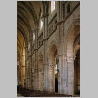 Cathédrale Saint-Mammès de Langres, photo mcid.mcah.columbia.edu, south nave elevation looking east.png