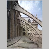 Paris, Cathédrale, photo by Andrew Gallon, mcid.mcah.columbia.edu, chevet, north side, clerestory and flyers looking west toward north transept.png