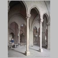 Paris, Cathédrale, photo by Andrew Tallon,  mcid.mcah.columbia.edu, south transept, east gallery looking northeast into chevet gallery.png