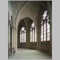 Paris, Cathédrale, photo by Andrew Tallon, mcid.mcah.columbia.edu, chevet, ambulatory, southeast gallery.png