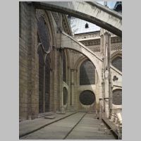 Paris, Cathédrale, photo by Andrew Tallon, mcid.mcah.columbia.edu, chevet, north gallery roof looking southwest toward north transept,2.png