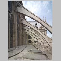 Paris, Cathédrale, photo by Andrew Tallon, mcid.mcah.columbia.edu, chevet, north side, clerestory and flyers looking west toward north transept.png