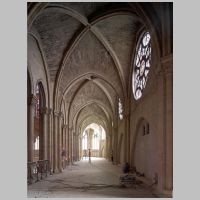 Paris, Cathédrale, photo by Andrew Tallon, mcid.mcah.columbia.edu, chevet, south gallery looking east.png