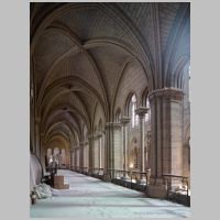 Paris, Cathédrale, photo by Andrew Tallon, mcid.mcah.columbia.edu, nave north gallery looking southeast.png