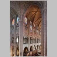Paris, Cathédrale, photo mcid.mcah.columbia.edu, chevet and crossing space, gallery level looking northeast.png