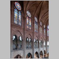 Paris, Cathédrale, photo mcid.mcah.columbia.edu, chevet north side, gallery level, looking northeast.png