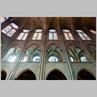 Paris, Cathédrale, photo mcid.mcah.columbia.edu, chevet, arcade, gallery and clerestory looking up.png