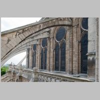 Paris, Cathédrale, photo mcid.mcah.columbia.edu, chevet, north side, clerestory and flyers looking southeast.png
