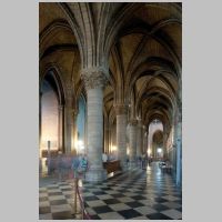 Paris, Cathédrale, photo mcid.mcah.columbia.edu, chevet, south aisles looking southwest.png