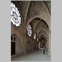 Paris, Cathédrale, photo mcid.mcah.columbia.edu, chevet, south gallery looking southwest.png