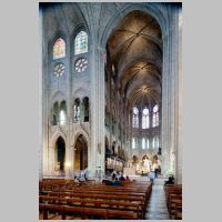 Paris, Cathédrale, photo mcid.mcah.columbia.edu, crossing space looking northeast into north transept and chevet.png