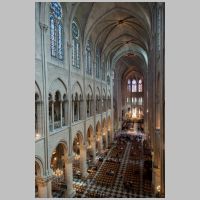 Paris, Cathédrale, photo mcid.mcah.columbia.edu, nave, gallery level, looking northeast.png