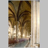 Paris, Cathédrale, photo mcid.mcah.columbia.edu, nave, north outer aisle looking southwest.png