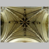 Cathédrale Saint-Maclou de Pontoise, photo Pierre Poschadel, Wikipedia, Voûte de la croisée du transept, c'est l'unique grande voûte à liernes et tiercerons de l'église, sans compter les petites chapelles au nord.jpg