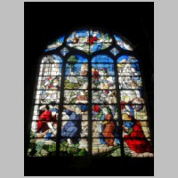 Cathédrale Saint-Maclou de Pontoise, photo Pierre Poschadel, Wikipedia,Vitrail du Portement de la Croix dans la chapelle de la Passion, datant du milieu du XVIe siècle.jpg
