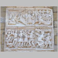 Saint-Benoit-sur-Loire, photo Patrick, flickr, Sculptures de la façade Nord.jpg